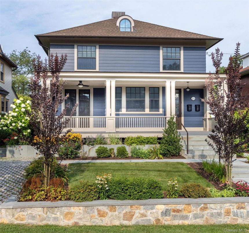 Exterior, Facade, American Foursquare