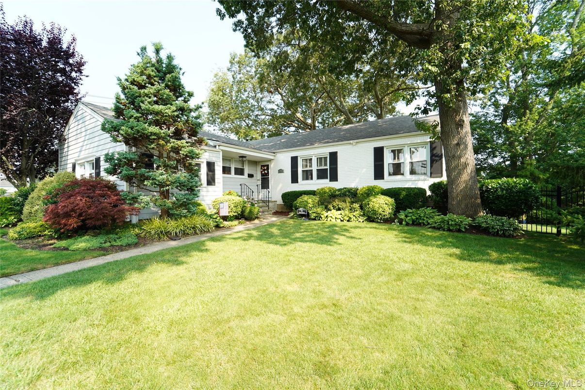Backyard, Exterior, Facade, Ranch