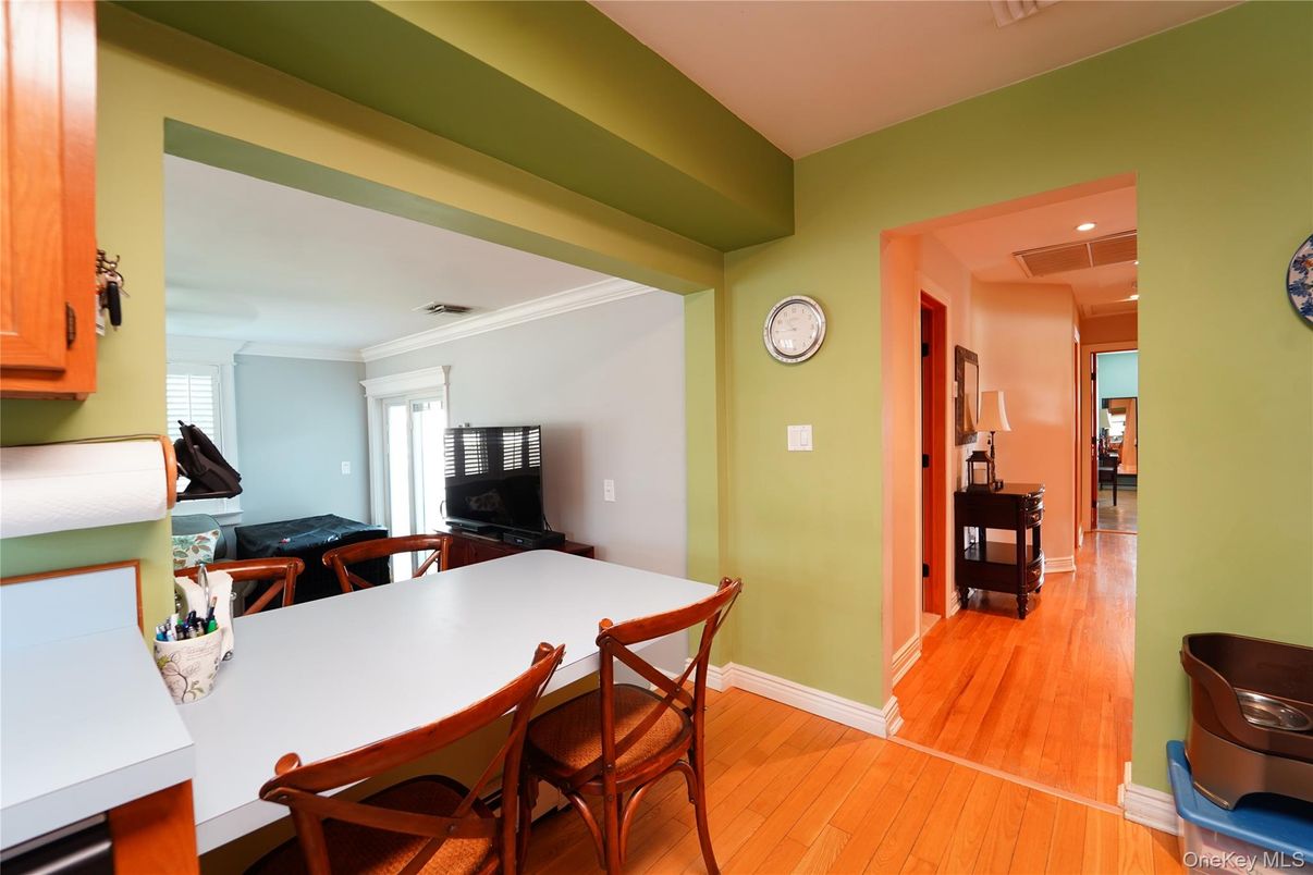 Dining room, Interior, Piano, Recessed Lighting, Wood Texture Flooring