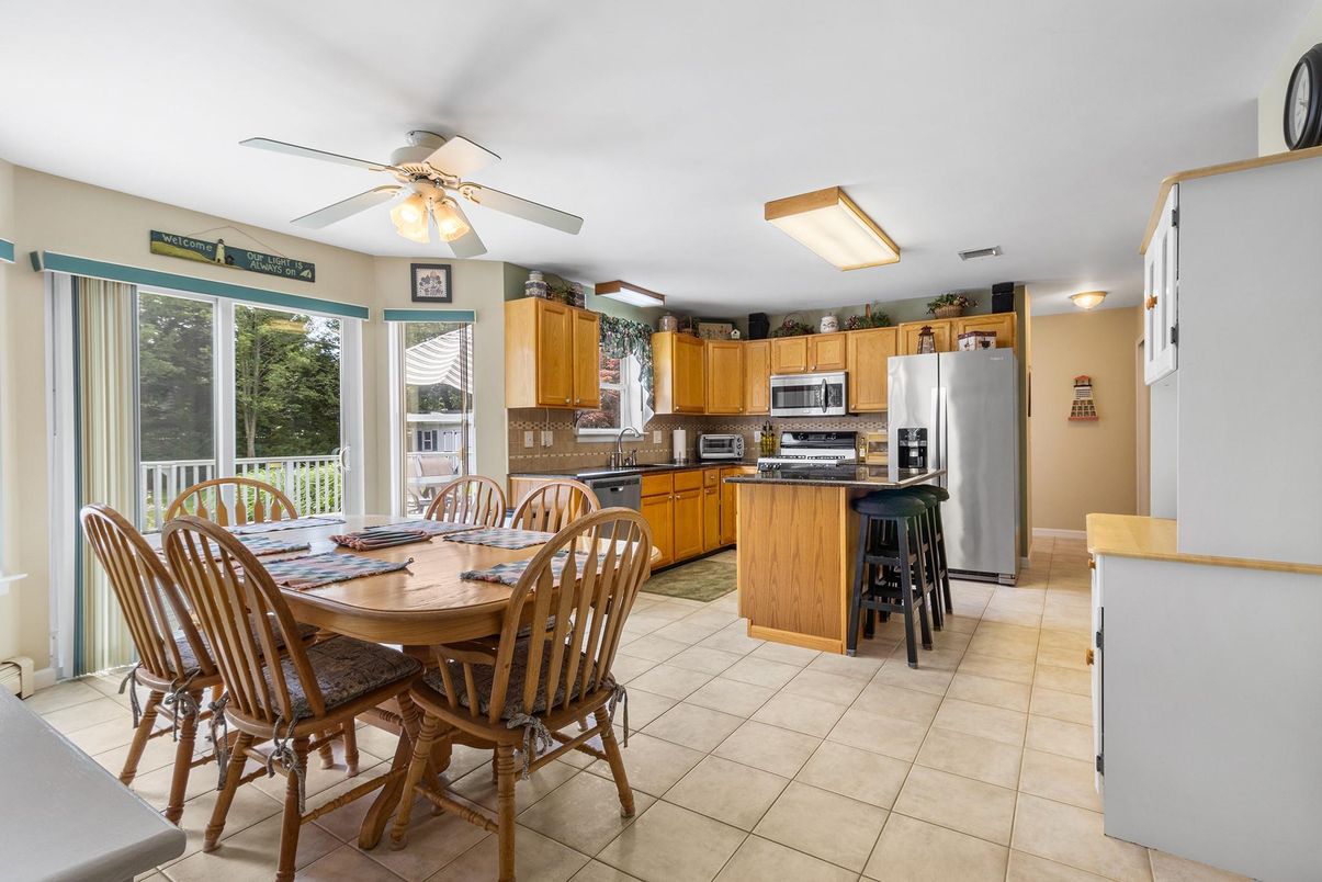 Dining room, Interior, Kitchen, Stainless Steel Appliances