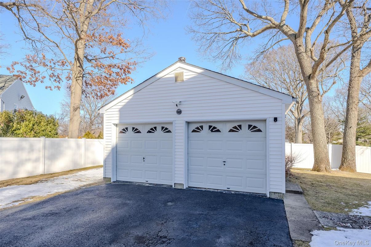 Detached Garage, Exterior