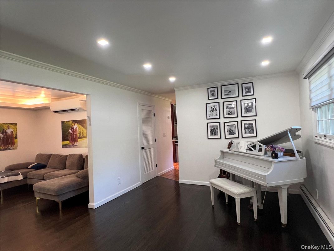 Interior, Piano, Recessed Lighting, Wood Texture Flooring