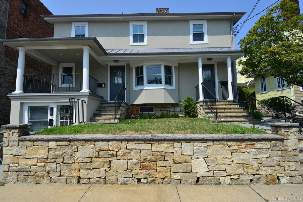 Exterior, Facade, American Foursquare