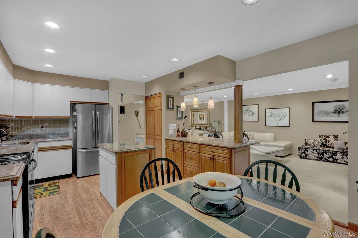 Interior, Kitchen, Living room, Pendant Lights, Recessed Lighting, Wood Texture Flooring
