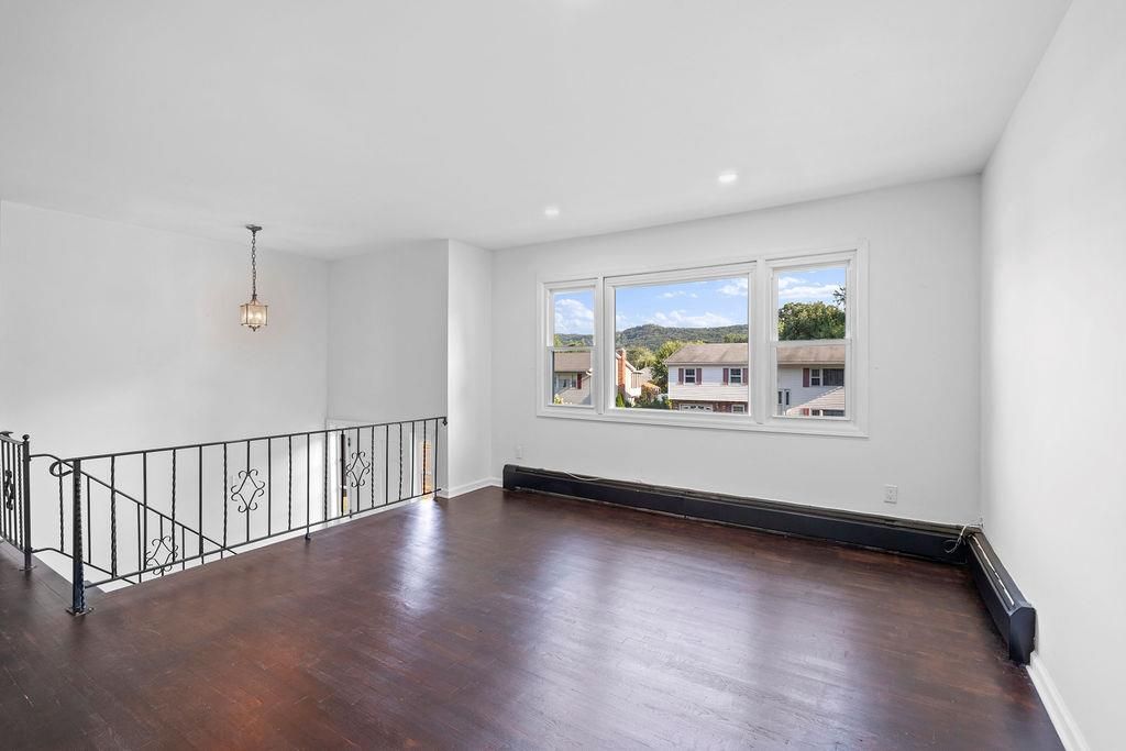 Empty room, Interior, Pendant Lights, Recessed Lighting, Wood Texture Flooring