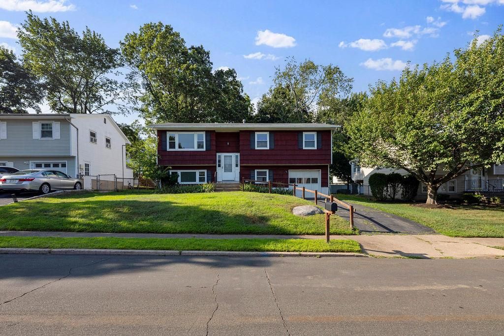 Exterior, Facade, Raised Ranch
