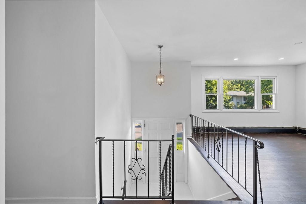 Interior, Pendant Lights, Recessed Lighting, Wood Texture Flooring