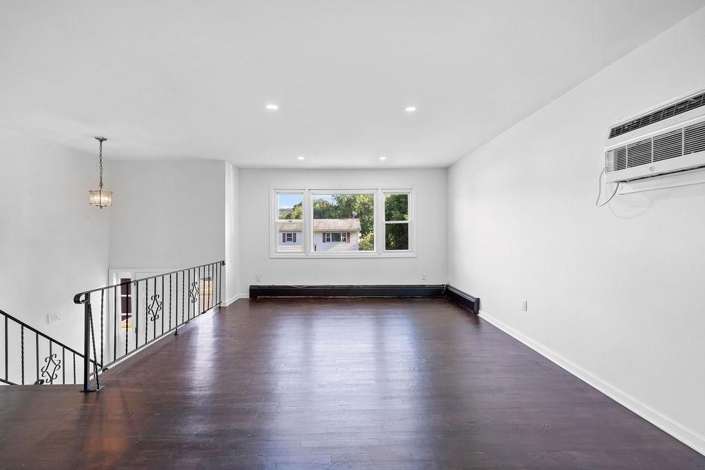 Empty room, Interior, Pendant Lights, Recessed Lighting, Wood Texture Flooring