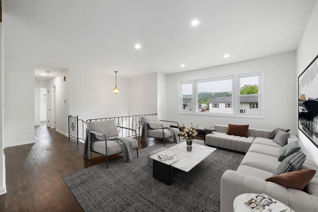Interior, Living room, Pendant Lights, Recessed Lighting, Wood Texture Flooring