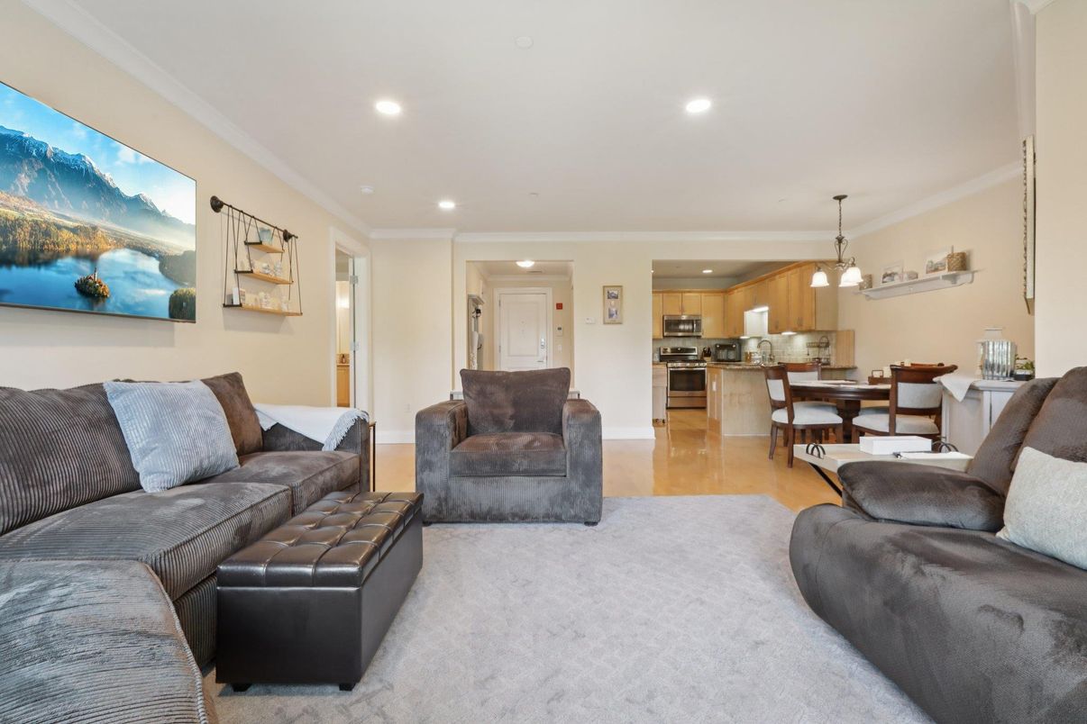 Dining room, Interior, Kitchen, Living room, Pendant Lights, Recessed Lighting, Stainless Steel Appliances