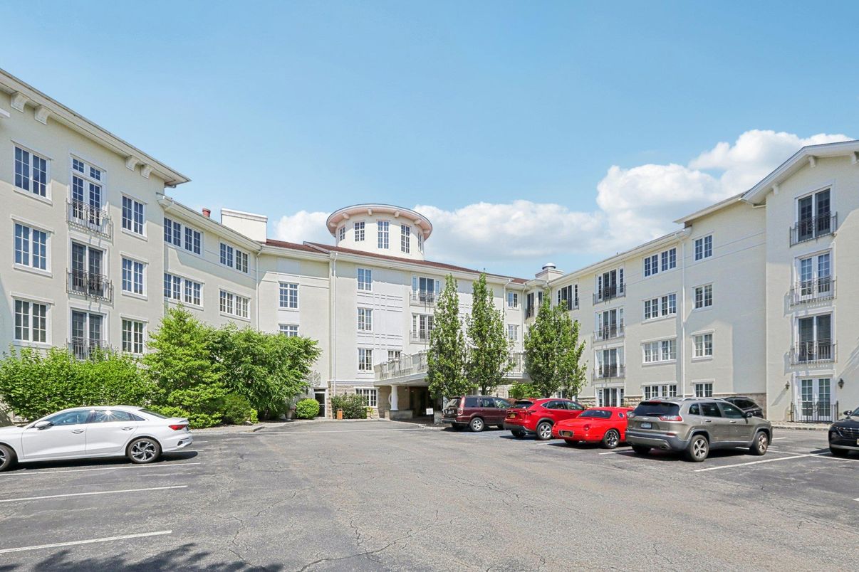 Exterior, Facade, Condo Building