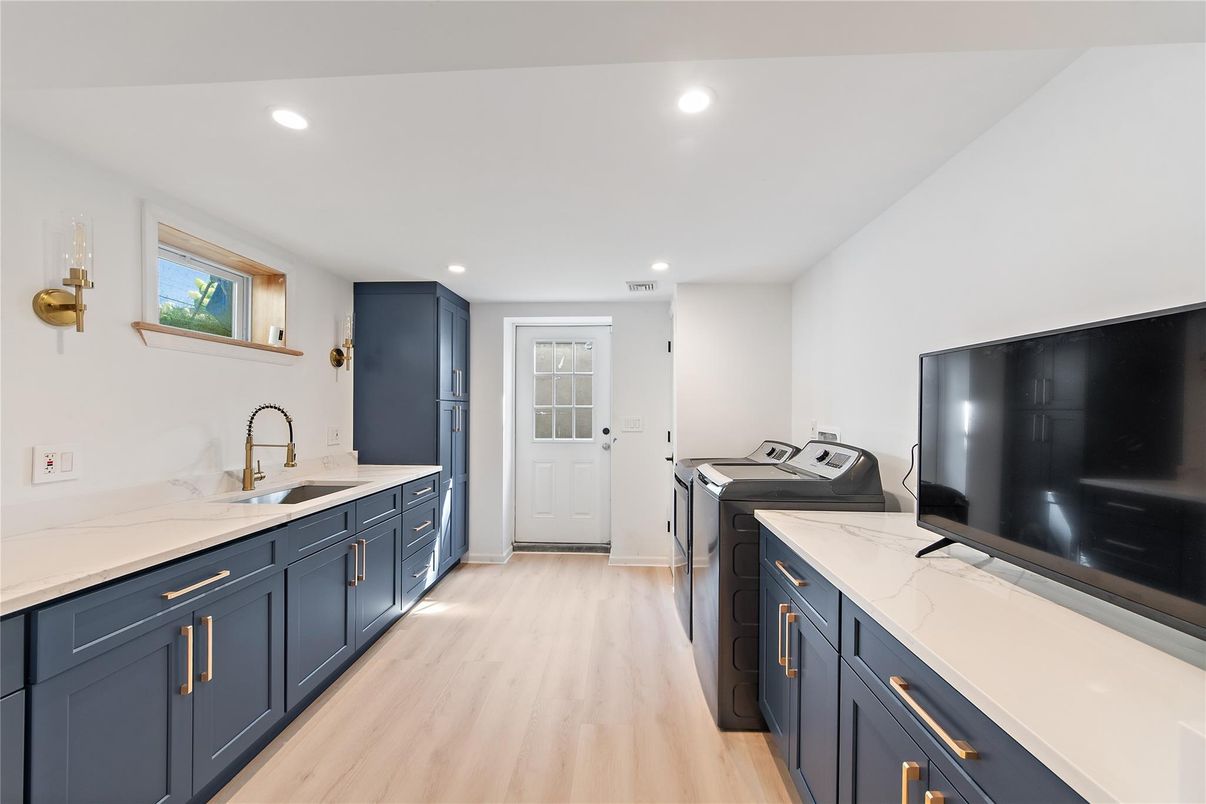 Interior, Kitchen, Recessed Lighting, Washer, Wood Texture Flooring