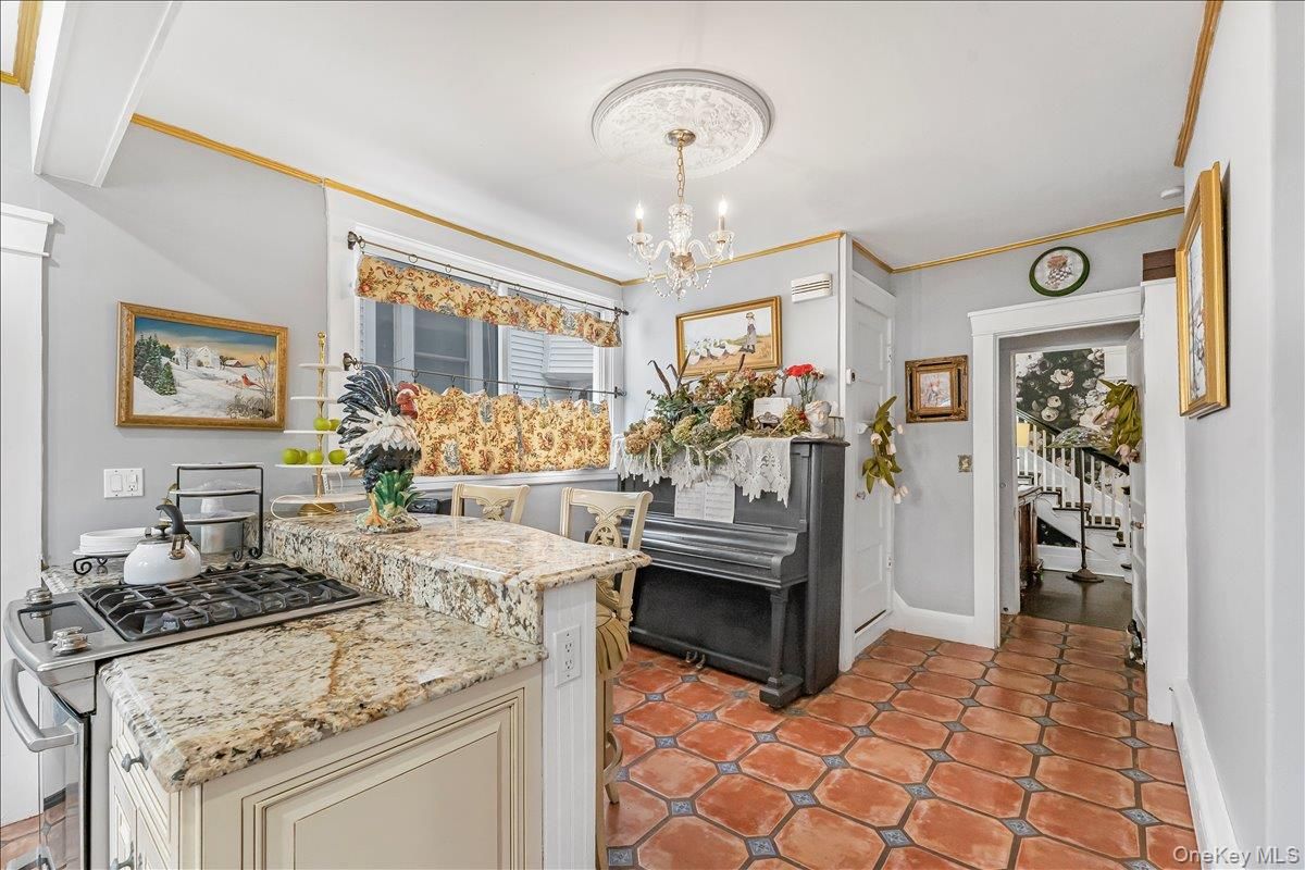 Chandelier, Interior