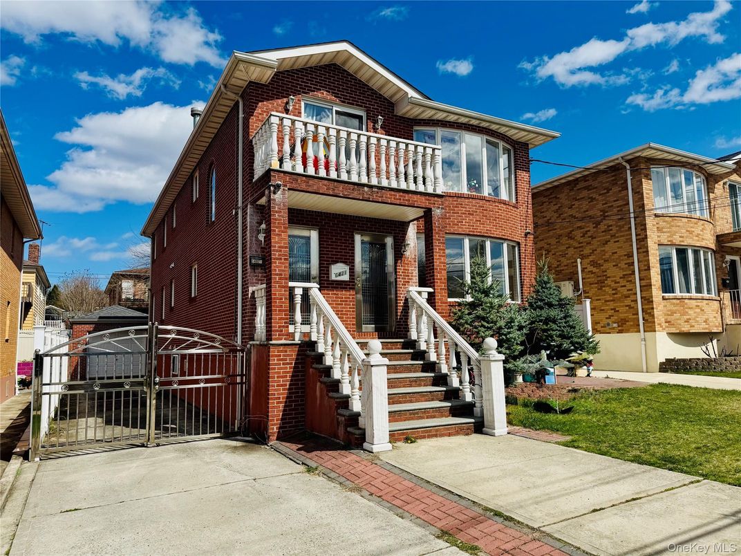 Exterior, Facade, Brick Facade, Rowhouse