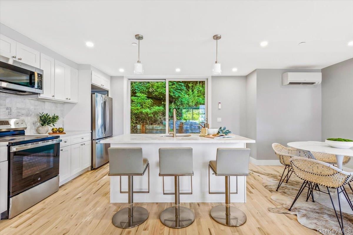 Dining room, Interior, Kitchen, Pendant Lights, Recessed Lighting, Stainless Steel Appliances, Wood Texture Flooring