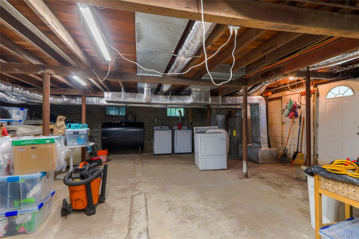 Interior, Washer, Wooden Beams
