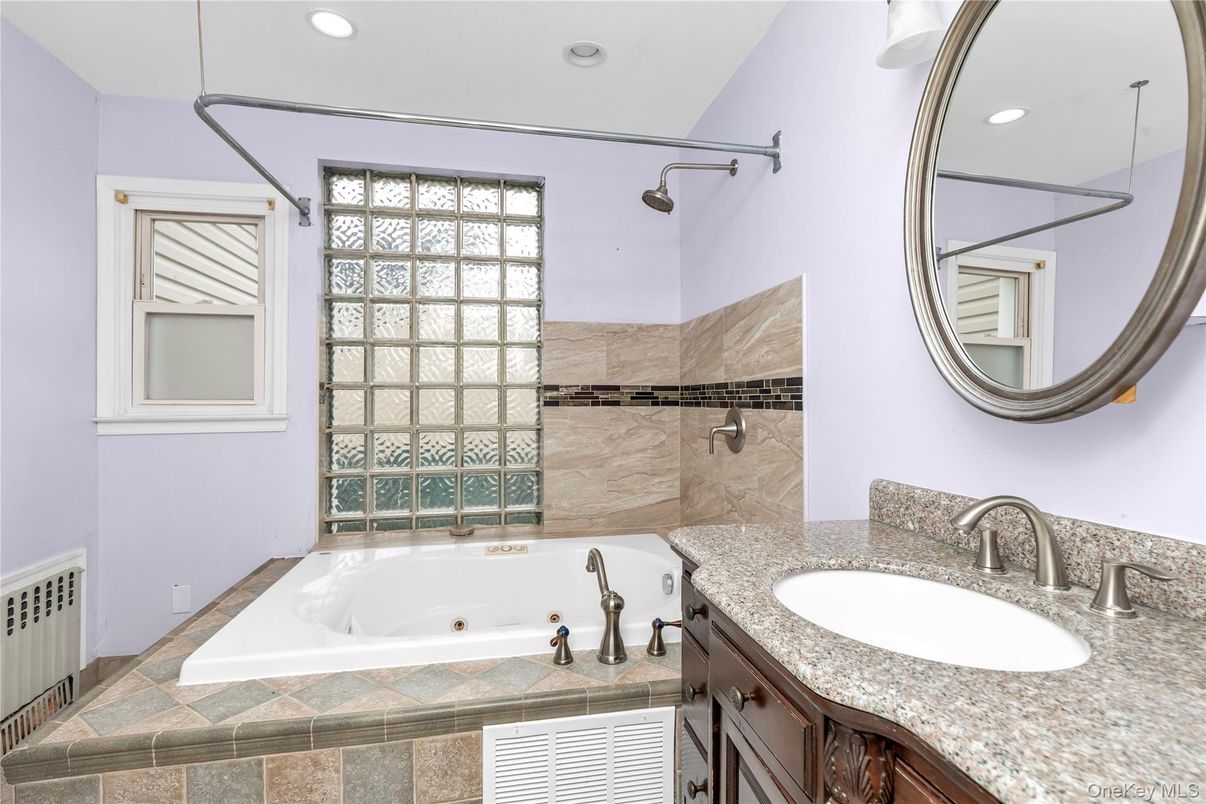 Bathroom, Interior, Recessed Lighting