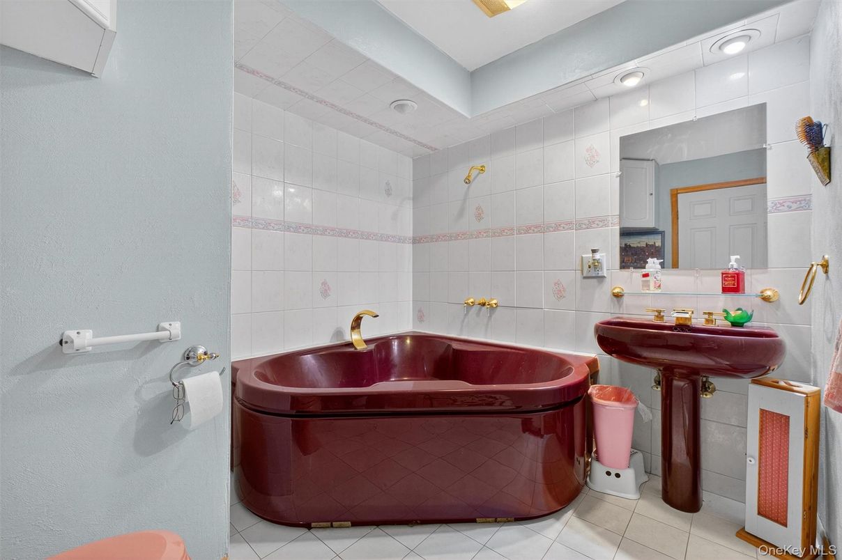 Bathroom, Interior, Recessed Lighting