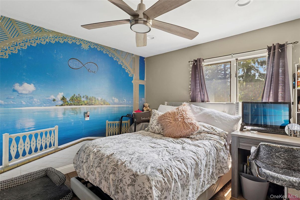 Bedroom, Interior, Water