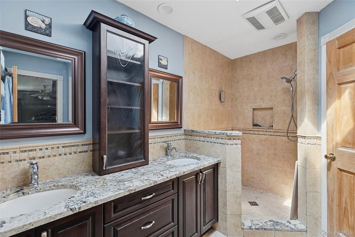 Bathroom, Dual Sink Vanities, Interior