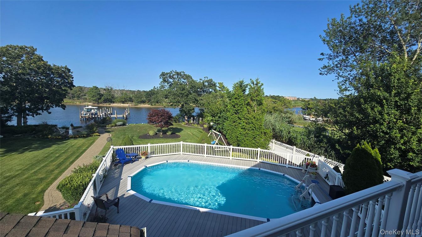 Exterior, Pool, Water