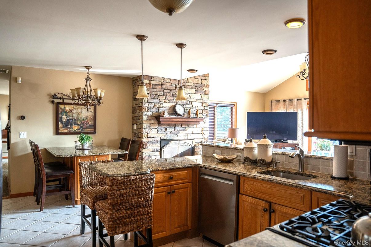 Chandelier, Dining room, Interior, Kitchen, Pendant Lights, Recessed Lighting, Stone Walls