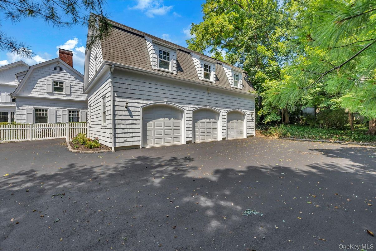 Attached, Exterior, Facade, Cape Cod