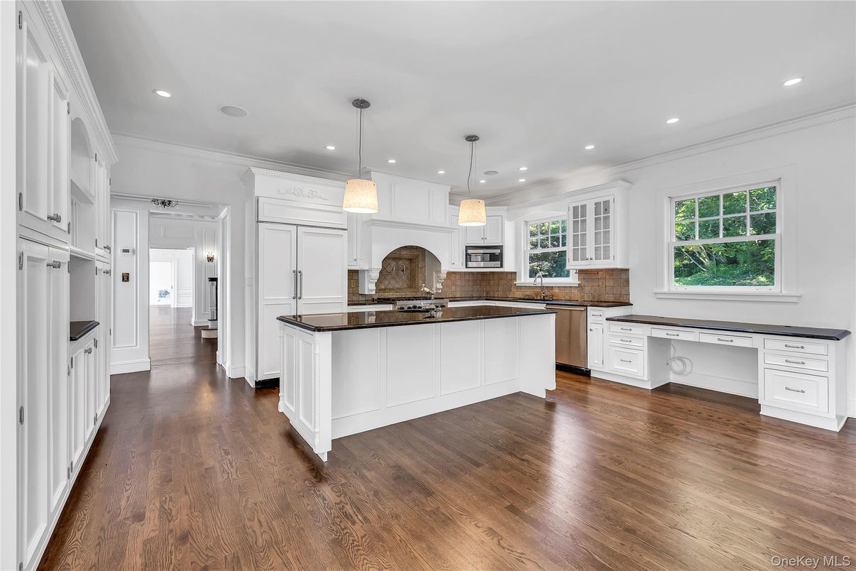 Interior, Kitchen, Pendant Lights, Recessed Lighting, Wood Texture Flooring