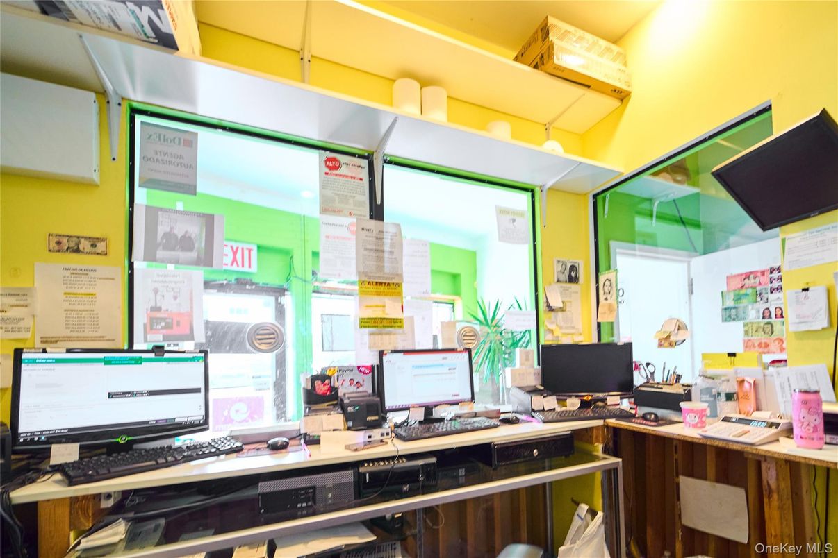 Home Office, Interior