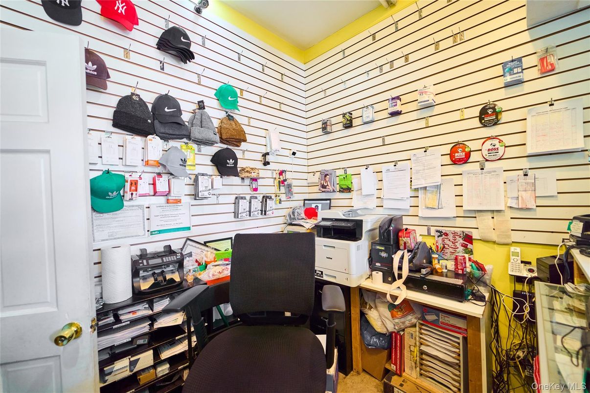 Home Office, Interior