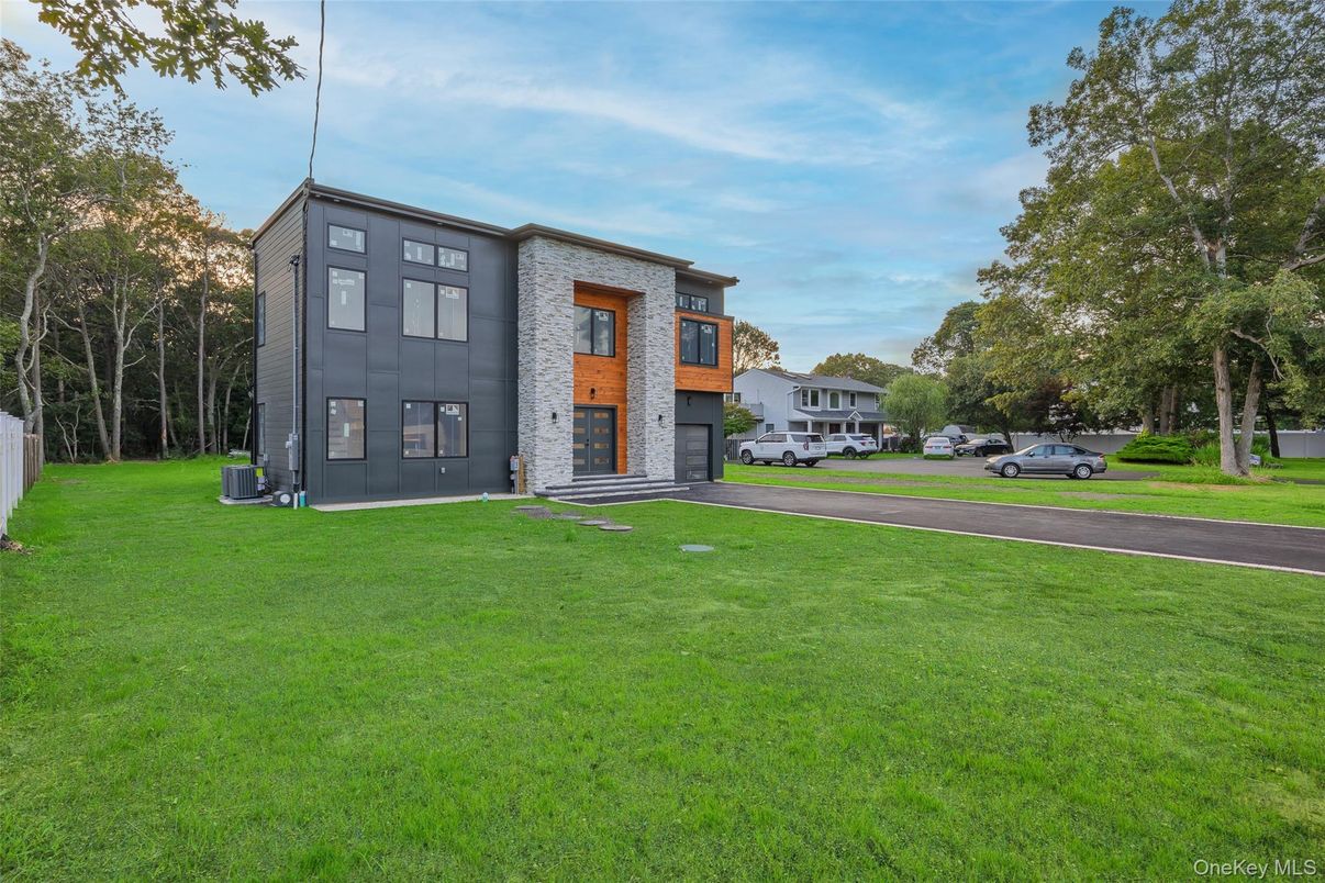 Attached, Backyard, Exterior, Facade, Modern