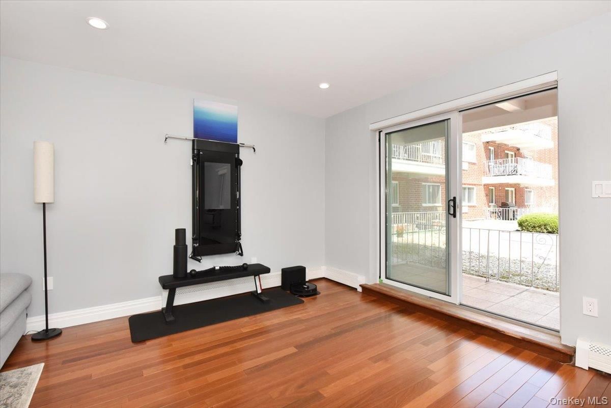 Fitness Equipment, Interior, Recessed Lighting, Wood Texture Flooring