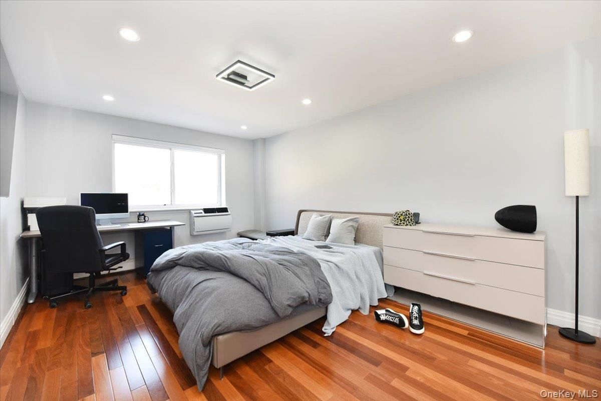 Bedroom, Home Office, Interior, Recessed Lighting, Wood Texture Flooring