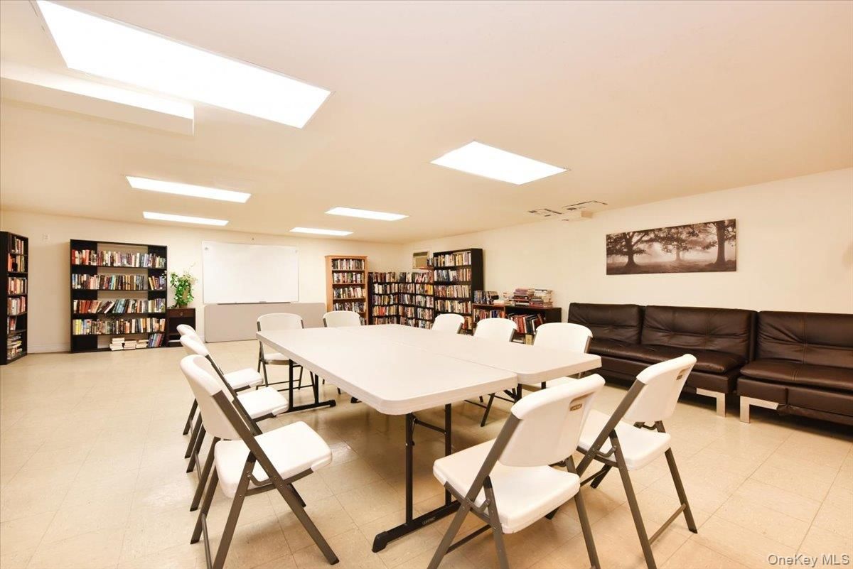 Dining room, Interior, Recessed Lighting