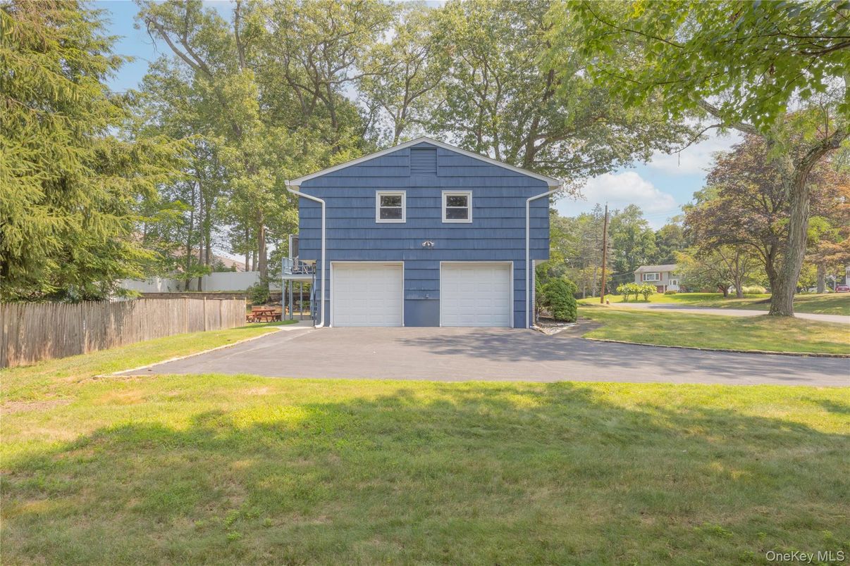 Attached, Exterior, Facade, Raised Ranch