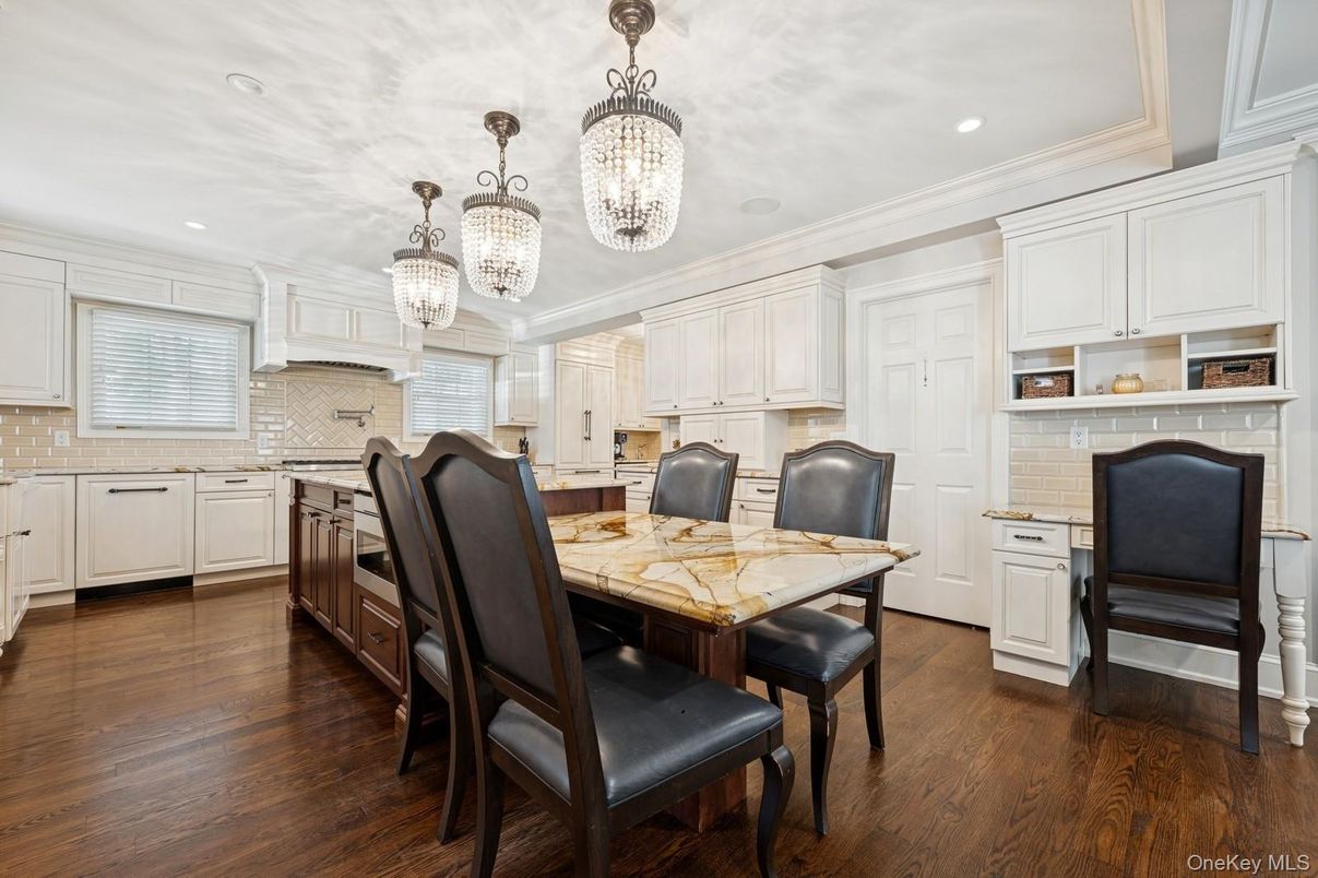 Chandelier, Dining room, Interior, Kitchen, Recessed Lighting, Wood Texture Flooring