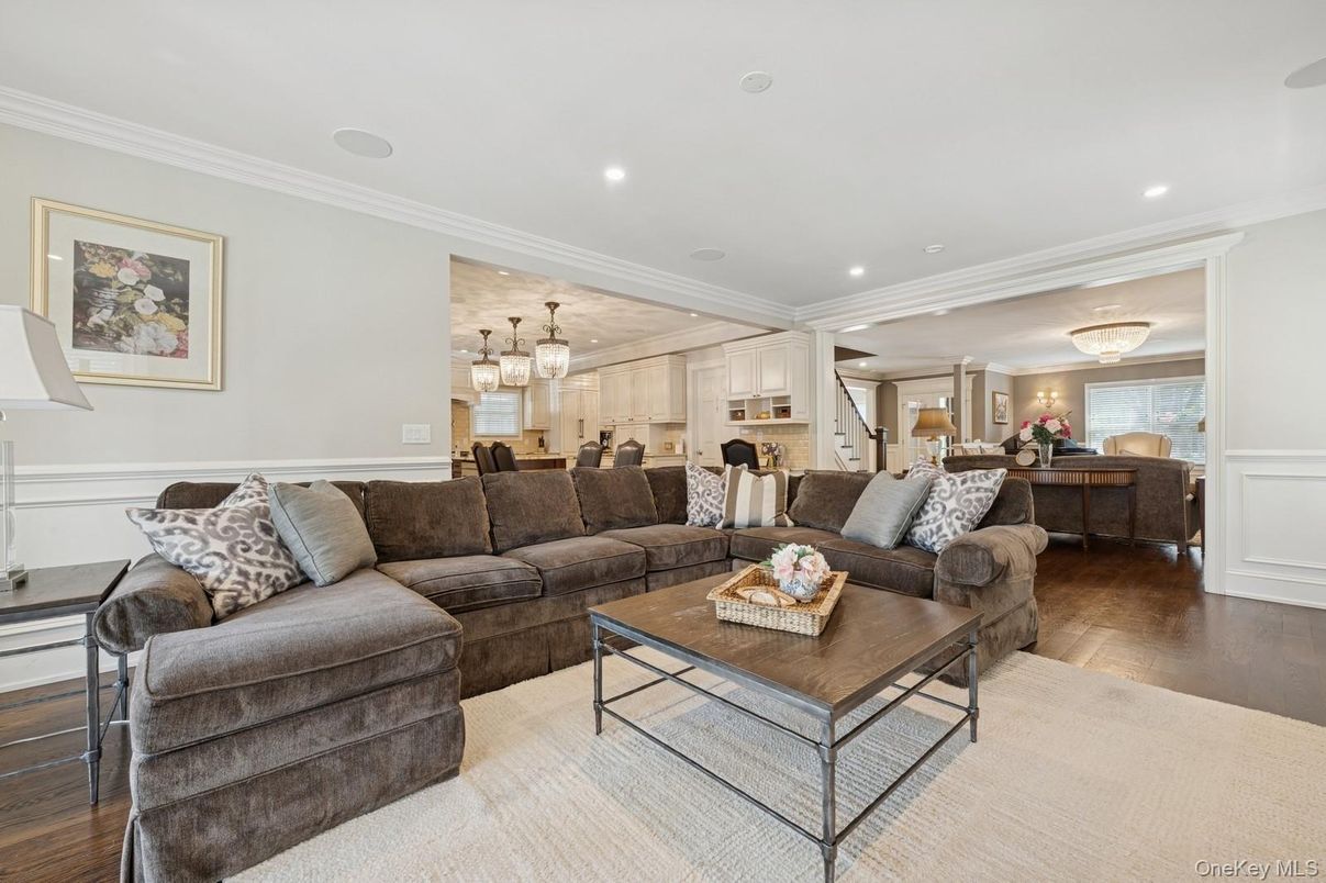 Chandelier, Dining room, Interior, Kitchen, Living room, Recessed Lighting, Wood Texture Flooring