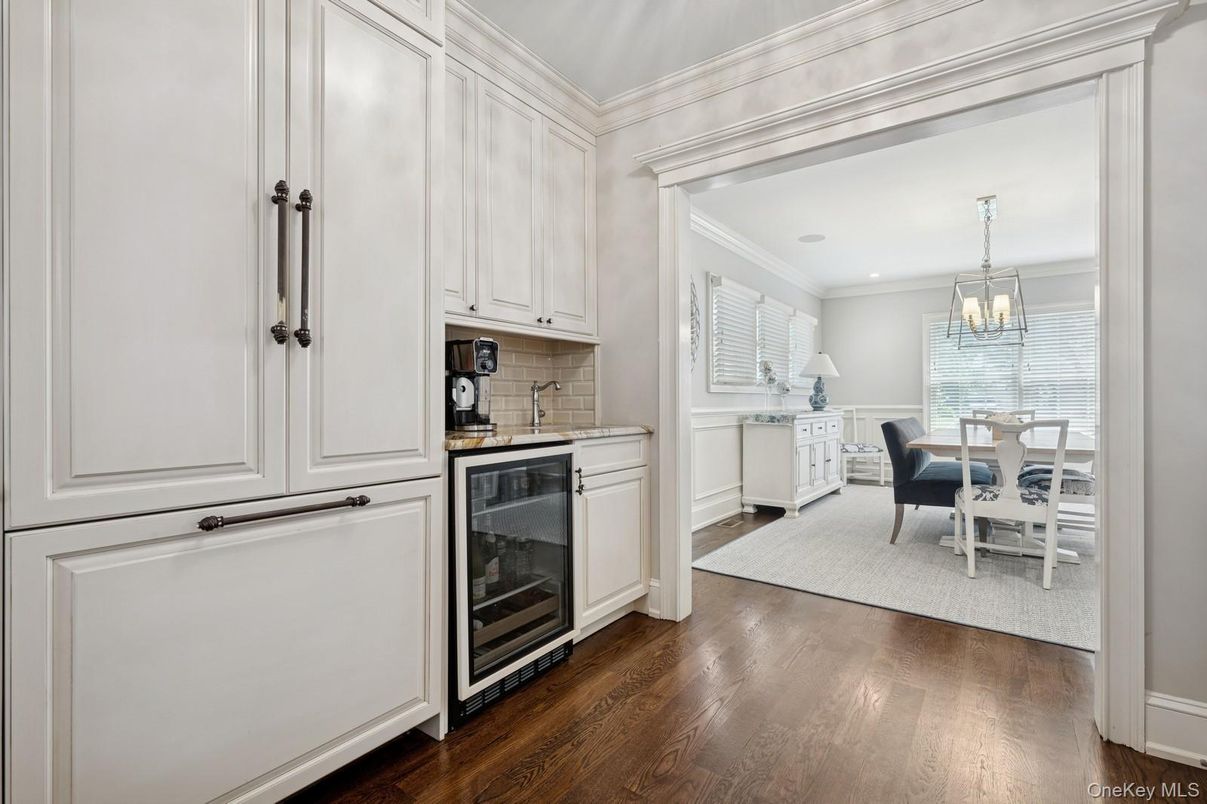 Chandelier, Dining room, Interior, Kitchen, Recessed Lighting, Wood Texture Flooring