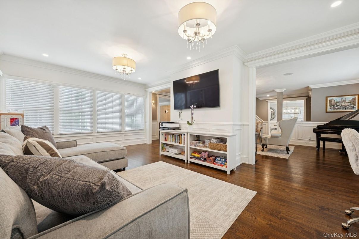 Chandelier, Interior, Living room, Piano, Recessed Lighting, Wood Texture Flooring