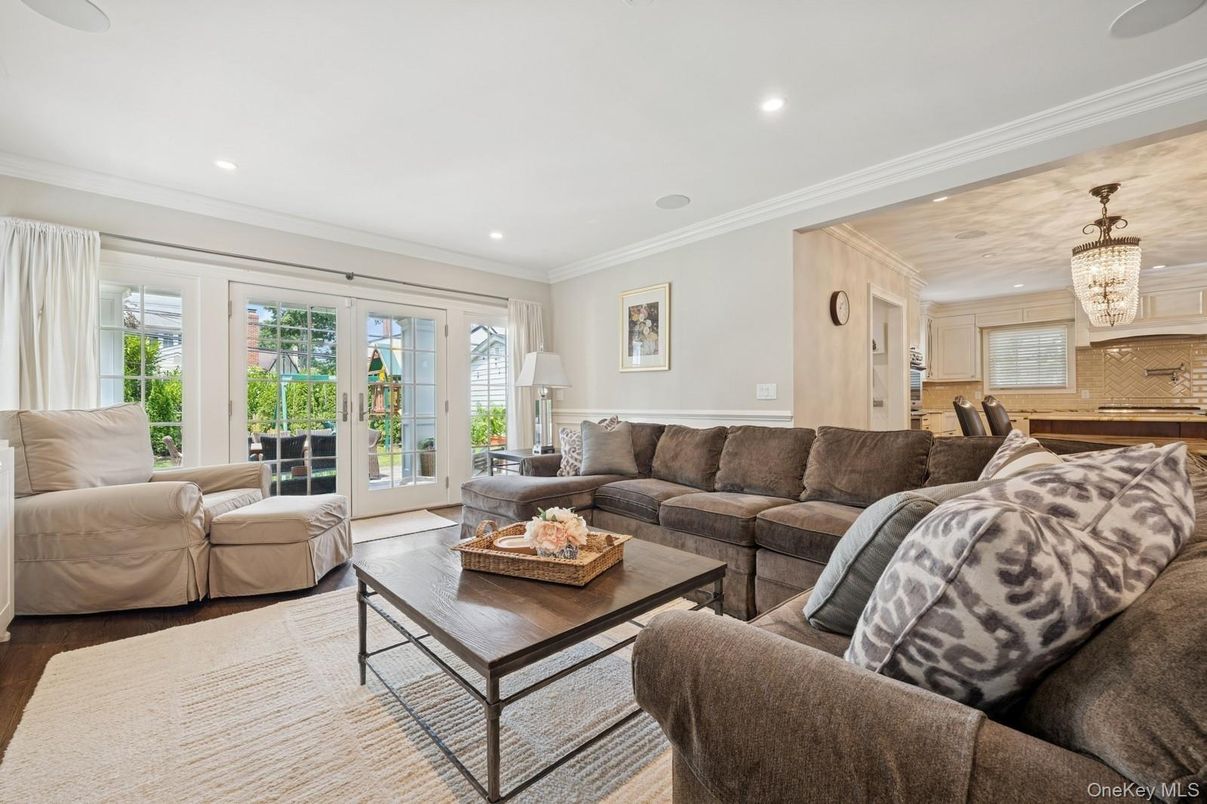 Chandelier, Interior, Living room, Recessed Lighting, Wood Texture Flooring