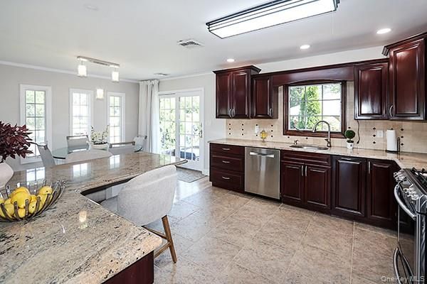 Dining room, Interior, Kitchen, Recessed Lighting, Stainless Steel Appliances