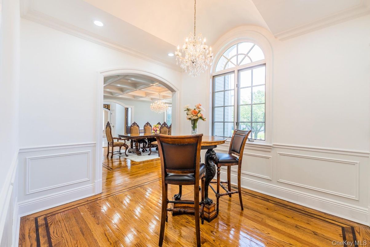 Chandelier, Dining room, Interior, Recessed Lighting, Wood Texture Flooring
