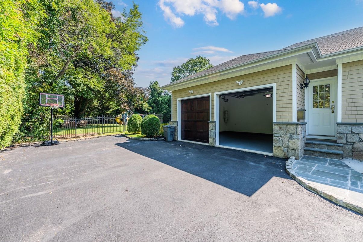 Detached Garage, Exterior