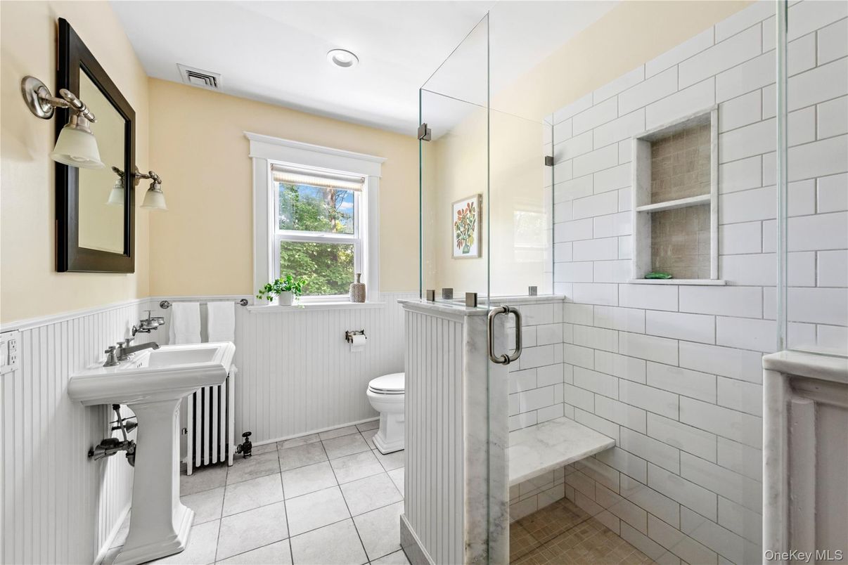 Bathroom, Interior, Recessed Lighting