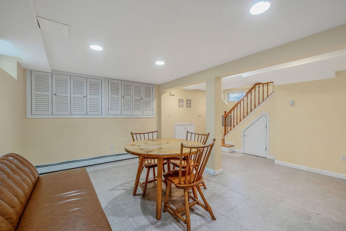 Dining room, Interior, Recessed Lighting