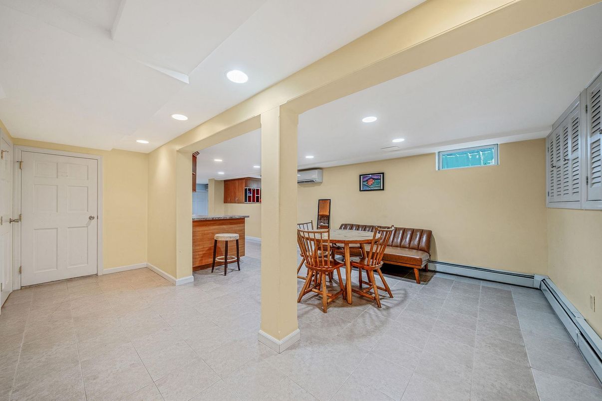 Dining room, Interior, Recessed Lighting