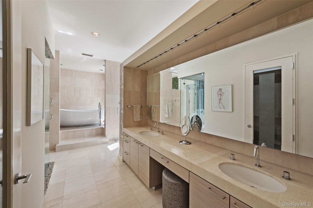 Bathroom, Dual Sink Vanities, Interior, Recessed Lighting