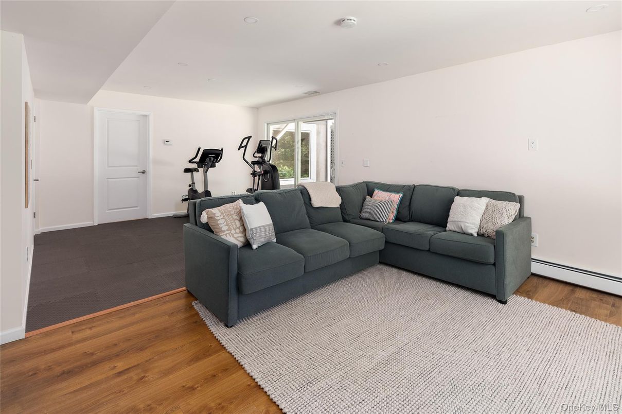 Fitness Equipment, Interior, Living room, Recessed Lighting, Wood Texture Flooring