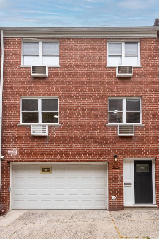 Attached, Exterior, Facade, Brick Facade, Rowhouse