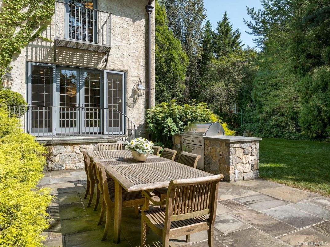 Exterior, Outdoor Kitchen
